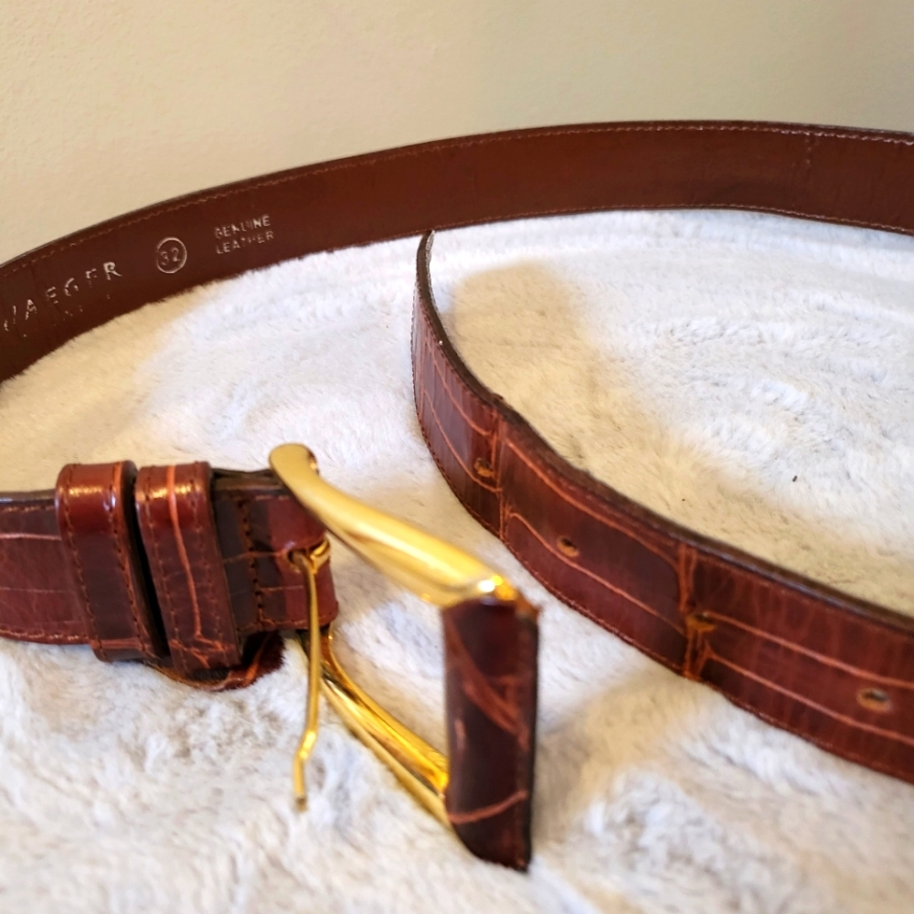 Jaeger leather women's belt. 28"-32". Reddish brown